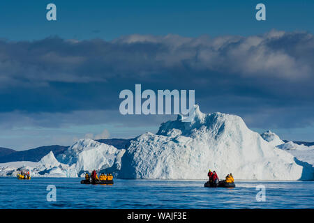 Grönland. Ilulissat. Sternzeichen Kreuzfahrt unter der Eisberge im Eisfjord. Stockfoto