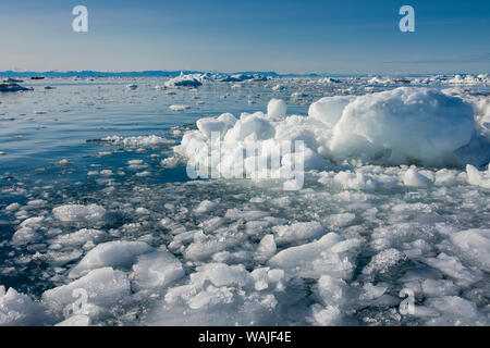 Grönland. Ilulissat. Eisberge und brash Eis im Eisfjord. Stockfoto