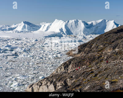 Touristen bewundern die Fjord. Ilulissat Icefjord Ilulissat oder auch als kangia Kangerlua. Die icefjord ist als UNESCO-Weltkulturerbe. Stockfoto