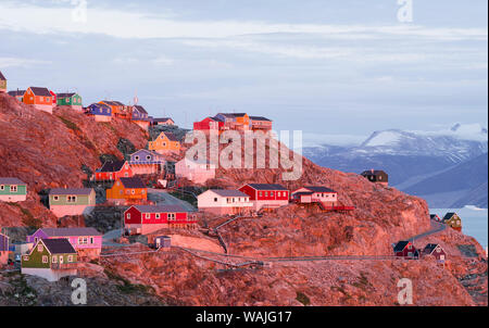 Kleine Stadt von Uummannaq, Nordwesten Grönlands. Stockfoto