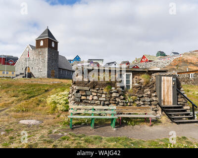 Traditionelles Haus, Mauern aus trockenem Stein und beat Isolierung, jetzt Teil der örtlichen Museum. Kleine Stadt von Uummannaq, Nordwesten Grönlands. (Redaktionelle nur verwenden) Stockfoto