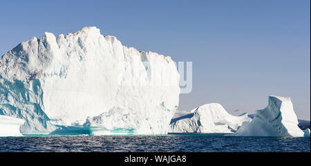 Eisberge im Uummannaq Fjordsystem, Nordwesten Grönlands. Stockfoto