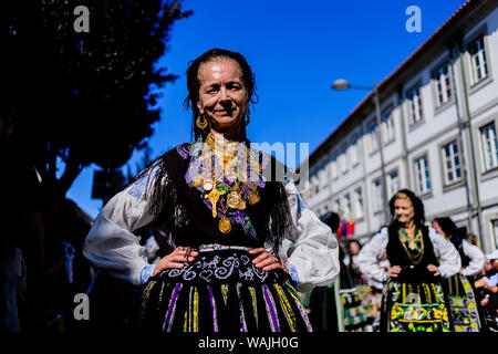 Da desfile Mordomia Mordomia (street parade) zu Ehren Unserer Lieben Frau der Schmerzen (Viana do Castelo) Stockfoto