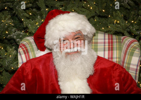 Portrait von Santa Claus, lächelnd. (MR) Stockfoto