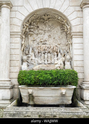 Italien, Latium, Tivoli, Villa d'Este. Der Brunnen der Venus im Hof behält seine ursprüngliche Aussehen. Stockfoto