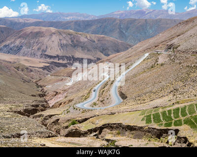 Nationalstraße RN 52, der Berg Straße Cuesta del Lipan dem Aufstieg zu Abra de Potrerillos, Argentinien. Stockfoto