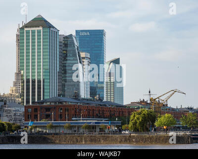 Blick Richtung Microcentro. Puerto Madero, das moderne Leben Viertel um den alten Hafen von Buenos Aires, der Hauptstadt von Argentinien. Stockfoto