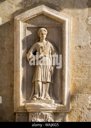 Italien, Basilicata, Potenza. Eine steinbildhauerei an der Außenwand in der Altstadt von Matera. Stockfoto