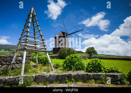 Portugal, Azoren, auf der Insel Terceira, Doze Ribeiras. Traditionelle Azoren Mühle Stockfoto