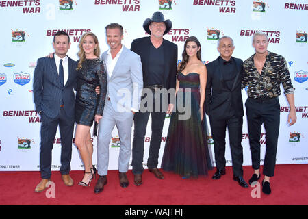 Alex Ranarivelo, Christina Moore, Michael Roark, Trace Adkins, Allison Paige, Ali Afshar und Hunter Clowdus Teilnahme an der 'Bennett's War" Premiere auf Steven J. Ross Theater an der Warner Bros Studio Ressort am 13. August 2019 in Burbank, Kalifornien. Stockfoto