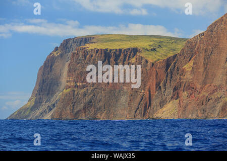 Schroffe Klippen und Küstenlinie am südlichen Ufer des Lanai, Kaunoe'u, Hawaii, USA Stockfoto