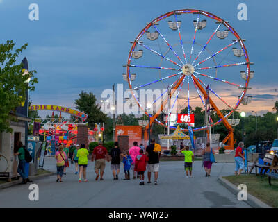 USA, Indiana, Indianapolis. Kiddieland Fahrten in der Dämmerung. Kredit als: Wendy Kaveney/Jaynes Galerie/DanitaDelimont.com Stockfoto