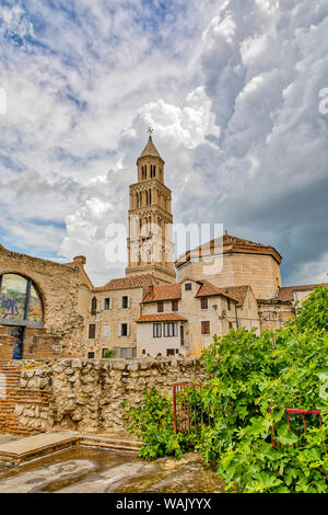 Kroatien, Split. Blick auf die Ruinen von Diokletian Palast und der Kathedrale von St. Dominus. Credit: Fred Herr/Jaynes Galerie/DanitaDelimont.com Stockfoto