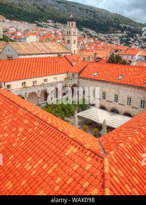 Kroatien, Dubrovnik. Roten Dächer und Kuppeln der alten Stadt Stockfoto