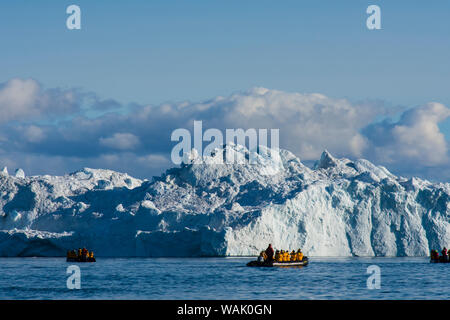 Grönland, Ilulissat. Sternzeichen Kreuzfahrt unter der Eisberge im Eisfjord. Stockfoto