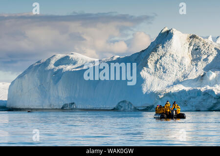 Grönland, Ilulissat. Sternzeichen Kreuzfahrt unter der Eisberge im Eisfjord. Stockfoto