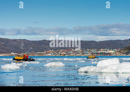 Grönland, Ilulissat. Sternzeichen Kreuzfahrt unter der Eisberge im Eisfjord. Stockfoto