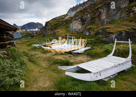 Grönland Sisimiut. Hundeschlitten auf dem Historischen Museum. Stockfoto