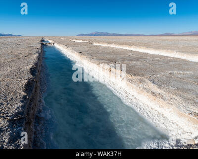 Salz Bearbeitungsbereich für Besucher geöffnet Landschaft auf dem Salzsee Salar Salinas Grandes im Altiplano, Argentinien. (Redaktionelle nur verwenden) Stockfoto