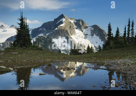 Whatcom Peak spiegelt sich in Tapto Lake, North Cascades National Park Stockfoto