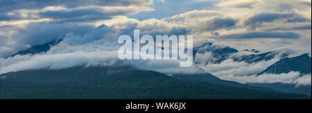 USA, Washington State, seabeck. Panoramablick von Clearing Sturm über Olympic Mountains. Credit: Don Paulson/Jaynes Galerie/DanitaDelimont.com Stockfoto