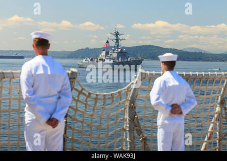 Views an Bord der USS Bunker Hill (CG52) guided missile Cruiser, Seafair Feier Parade der Schiffe, Flotte Woche, Elliott Bay, Seattle, Washington State, USA Stockfoto