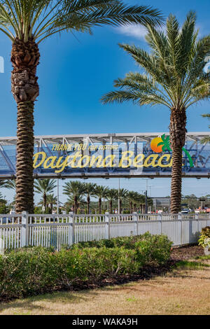 Fußgängerweg über International Speedway, Daytona Beach, Florida, USA Stockfoto