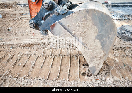 Bagger schaufel Graben in den Schmutz. Stockfoto