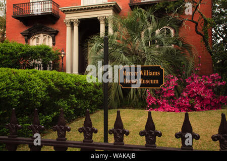 USA, Georgien, die Savanne. Mercer Williams House Museum im Frühjahr. Stockfoto