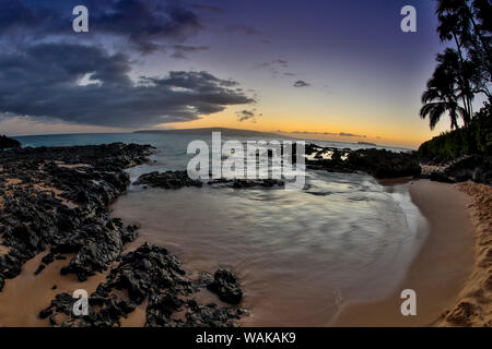 Abends Licht in der kleinen Bucht Wissen als Secret Beach in der Nähe von Makena, Maui, Hawaii Stockfoto