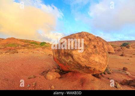 Kaehiakawaelo (Garten der Götter), eine Marslandschaft von Red Schmutz, lila Lava und Felsformationen von Alter von Erosion erstellt. Lanai Insel, Hawaii, USA Stockfoto