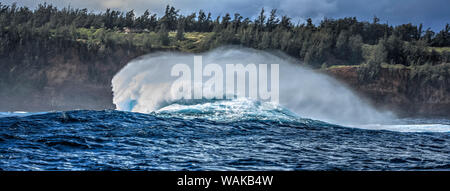 Riesige Welle bricht in der Nähe von 'Jaws' North Shore von Maui, Hawaii, USA Stockfoto