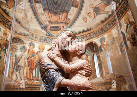 Jungfrau und Kind (Italien, 12. Jahrhundert). Im Hintergrund: Christus in Herrlichkeit mit Symbole der vier Evangelisten, Spanisch (Katalanisch) 1150-1200. Museum der Bildenden Künste, Boston, Massachusetts, USA Stockfoto