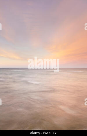 Stürmischen Abend über den Lake Superior, aus Au Sable gesehen. Die dargestellten Felsen National Lakeshore, Michigan Stockfoto