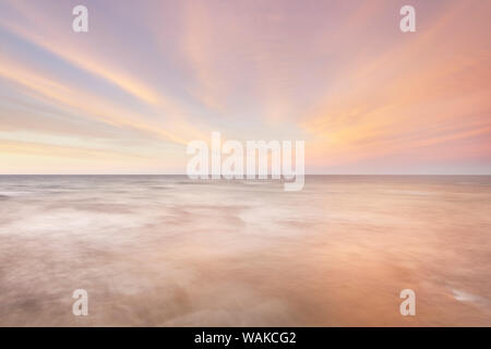 Stürmischen Abend über den Lake Superior, aus Au Sable gesehen. Die dargestellten Felsen National Lakeshore, Michigan Stockfoto