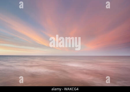 Stürmischen Abend über den Lake Superior, aus Au Sable gesehen. Die dargestellten Felsen National Lakeshore, Michigan Stockfoto