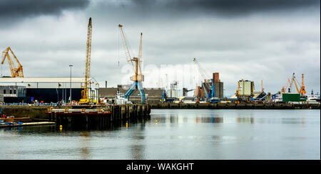 Die Docks von der Werft in Brest, Finistere, Bretagne, Frankreich Stockfoto