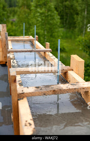 Holzschalung betonstreifen Grundlage für ein neues Haus Stockfoto