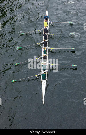 Öffnung Tag der Bootfahrt Feier, Seattle, Washington State. Draufsicht des Ruderns Shell. Stockfoto