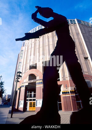 Hämmern Mann kinetische Skulptur von Jonathan Borofsky, installierte 1991 außerhalb von Seattle Art Museum, Seattle, Washington State. (Redaktionelle nur verwenden) (Redaktionelle nur verwenden) Stockfoto