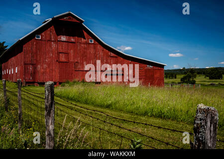 USA, West Virginia, Blackwater Falls State Park. Verwittert, Scheune und Zaun. Credit: Jay O'Brien/Jaynes Galerie/DanitaDelimont.com Stockfoto