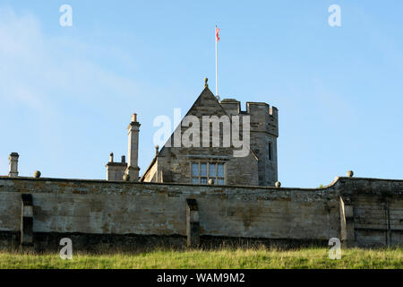 Anzeigen von Rockingham Schloss von St. Leonard's Kirchhof, Rockingham, Northamptonshire, England, Großbritannien Stockfoto