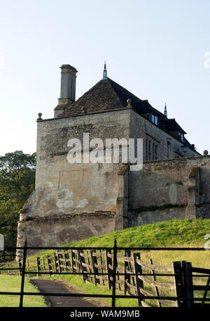 Anzeigen von Rockingham Schloss von St. Leonard's Kirchhof, Rockingham, Northamptonshire, England, Großbritannien Stockfoto