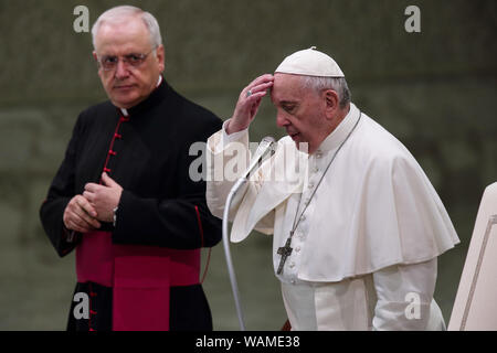 Vatikan. 21 Aug, 2019. Papst Franziskus während der Generalaudienz am Mittwoch in der Aula Paolo VI. im Vatikan. Credit: Evandro Inetti/ZUMA Draht/Alamy leben Nachrichten Stockfoto