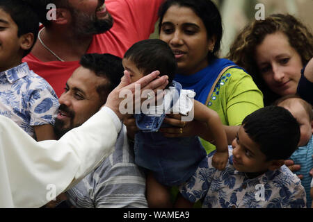 Vatikan. 21 Aug, 2019. Papst Franziskus während der Generalaudienz am Mittwoch in der Aula Paolo VI. im Vatikan. Credit: Evandro Inetti/ZUMA Draht/Alamy leben Nachrichten Stockfoto