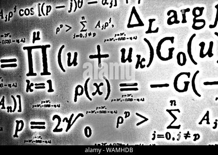 Große Anzahl von mathematischen Formeln auf einem weißen Hintergrund HDR Stockfoto