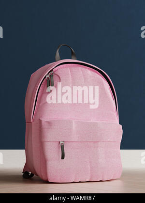 Realistische tausendjährigen pink Rucksack auf dem Holzboden und Preußisch Blau Mauer im Hintergrund, Nahaufnahme, Mock-up, 3D-Rendering Stockfoto