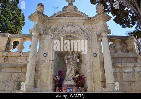 Rabat/mdina der Metropolitan Kathedrale des Hl. Paulus Jungfrau Maria und Jesus Statue in Nische Stockfoto