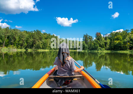 Im Kanu auf dem Muckersee Jezioro Mokre, UNESCO Biosphärenreservat Masurische Gesehen bei Krutyn, Ermland-Masuren, Polen, Europa | Kanu auf dem Nasser See Stockfoto