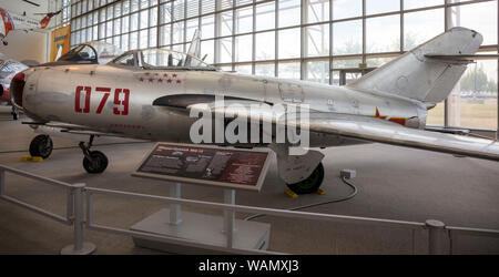 Die Mikoyan-Gurevich MiG-15 Kampfjets, Helikopter, Boeing Museum der Flug, Boeing, Tukwila, Washington State, USA Stockfoto